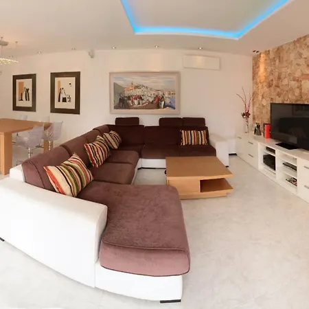 Sala * San Antonio (Ibiza)